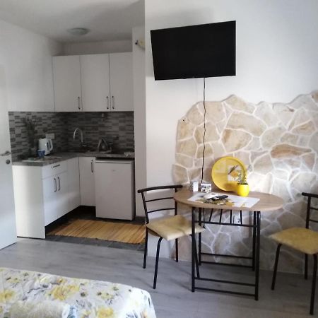 3D Studio Apartment Каштела Экстерьер фото