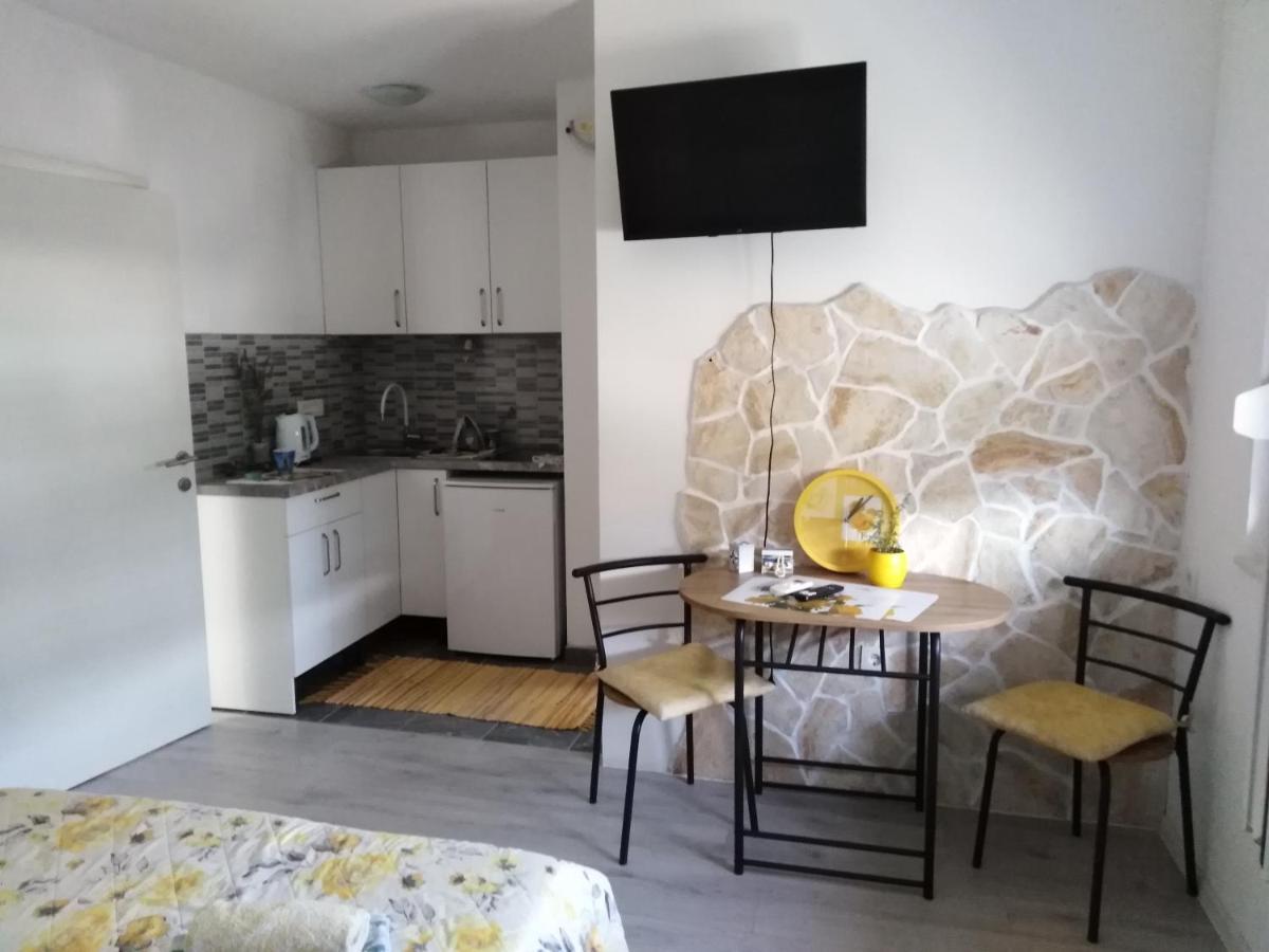 3D Studio Apartment Каштела Экстерьер фото